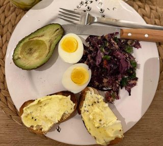 Rotkohlsalat mit Nüssen