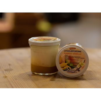Joghurtcreme auf Frucht, Mango/Vanille
