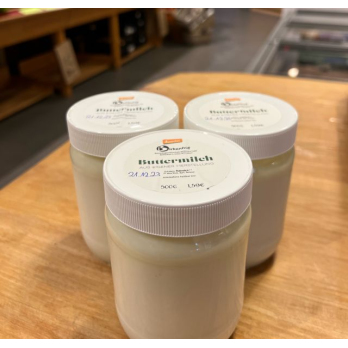 Buttermilch aus eigener Herstellung
